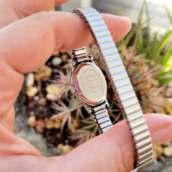 Vintage Timex Dainty Silver Stretch Watch - Picture 8 of 8